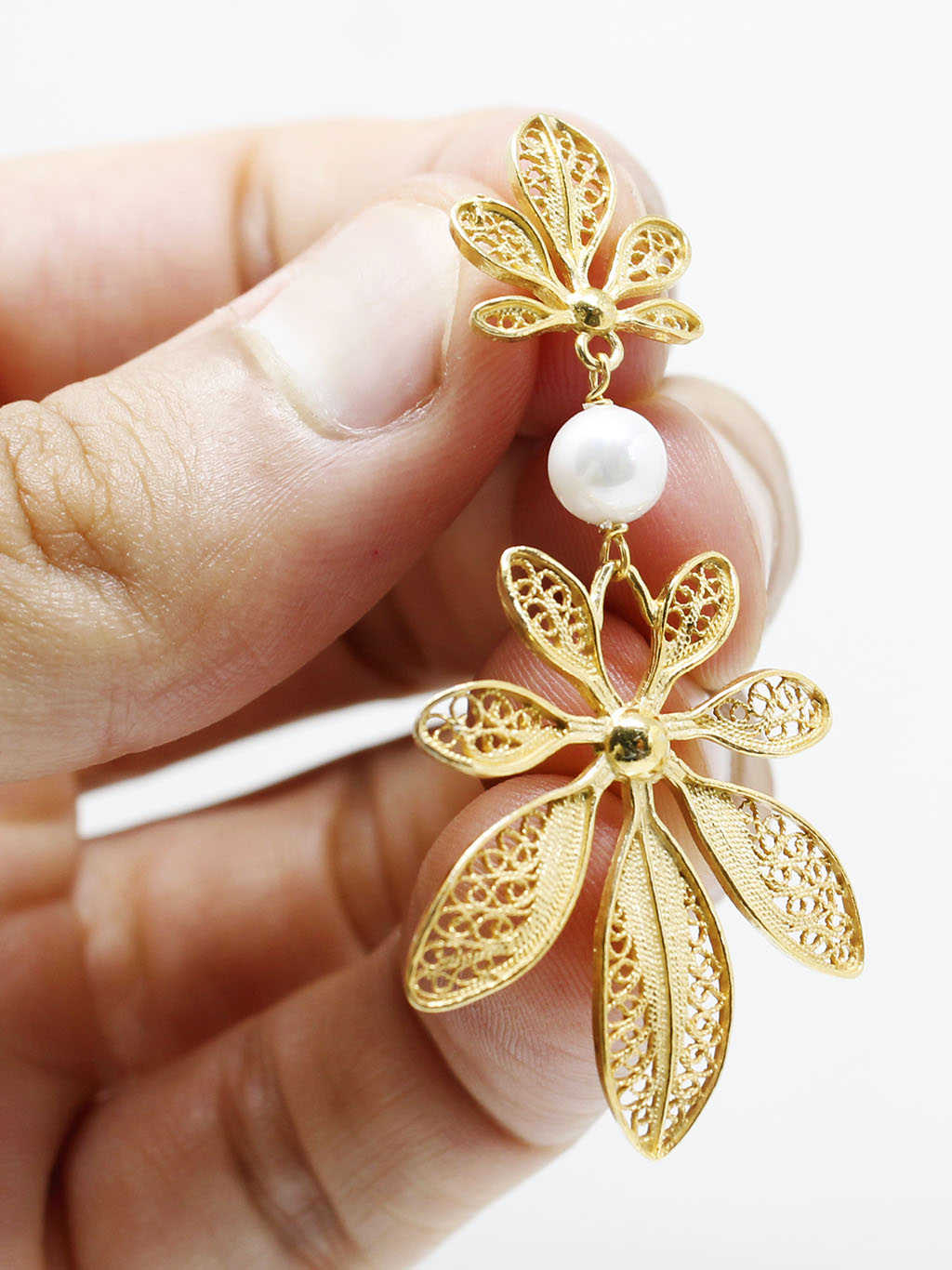 Flower earrings with pearl